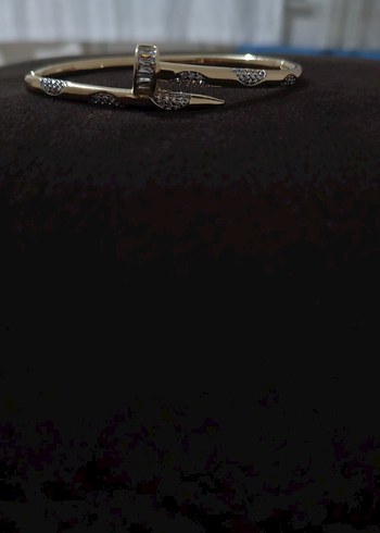 Parlak Altın Renkli Çivi Desenli Kadın Bileklik - Görsel 2