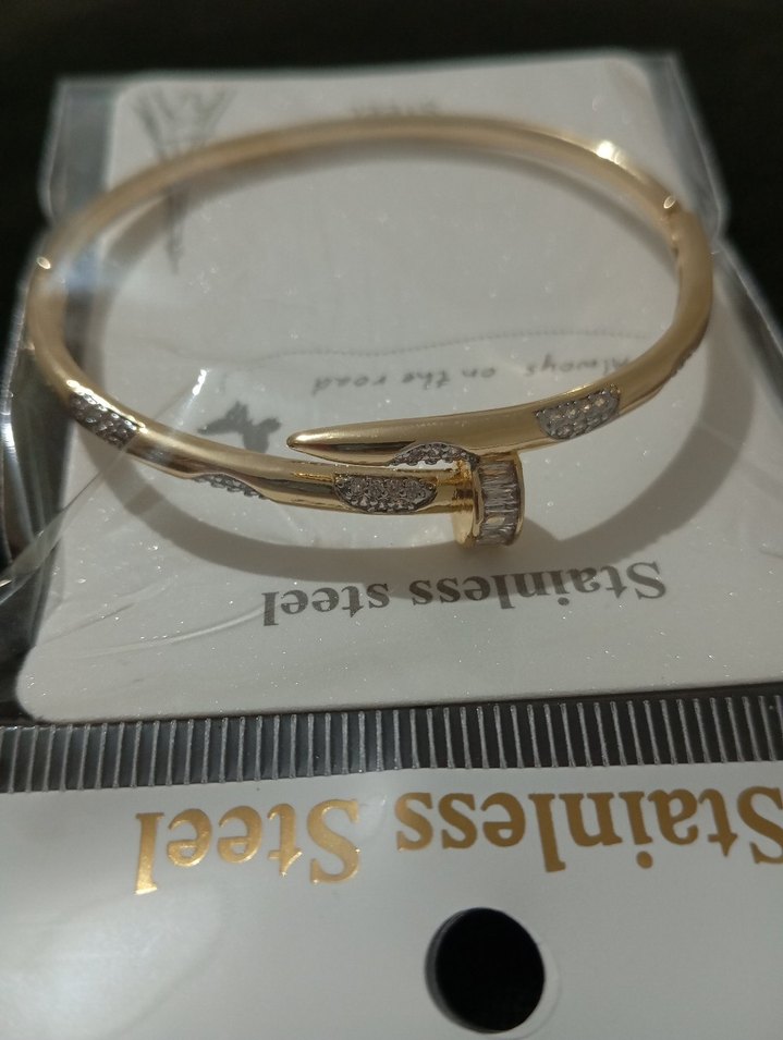 Parlak Altın Renkli Çivi Desenli Kadın Bileklik - Görsel 5