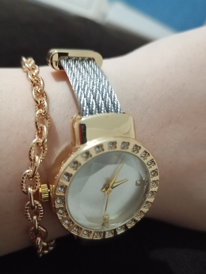 Zincir Detaylı Parlak Altın Kadın Kol Saati - Görsel 4