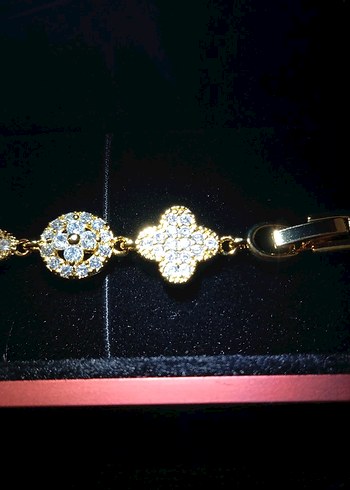 Zincir Detaylı Altın Renkli Kadın Bileklik - Görsel 2