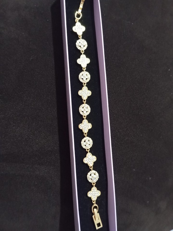 Zincir Detaylı Altın Renkli Kadın Bileklik - Görsel 5