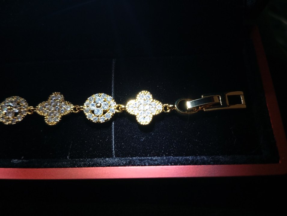 Zincir Detaylı Altın Renkli Kadın Bileklik - Görsel 2