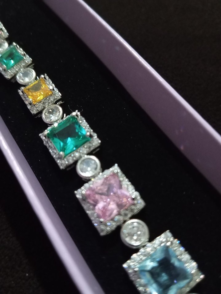 Renkli İşlemeli Payetli Kadın Bileklik - Görsel 4