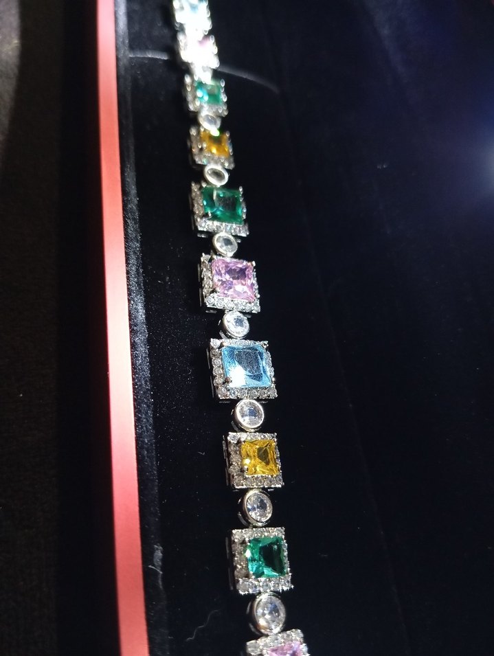 Renkli İşlemeli Payetli Kadın Bileklik - Görsel 2