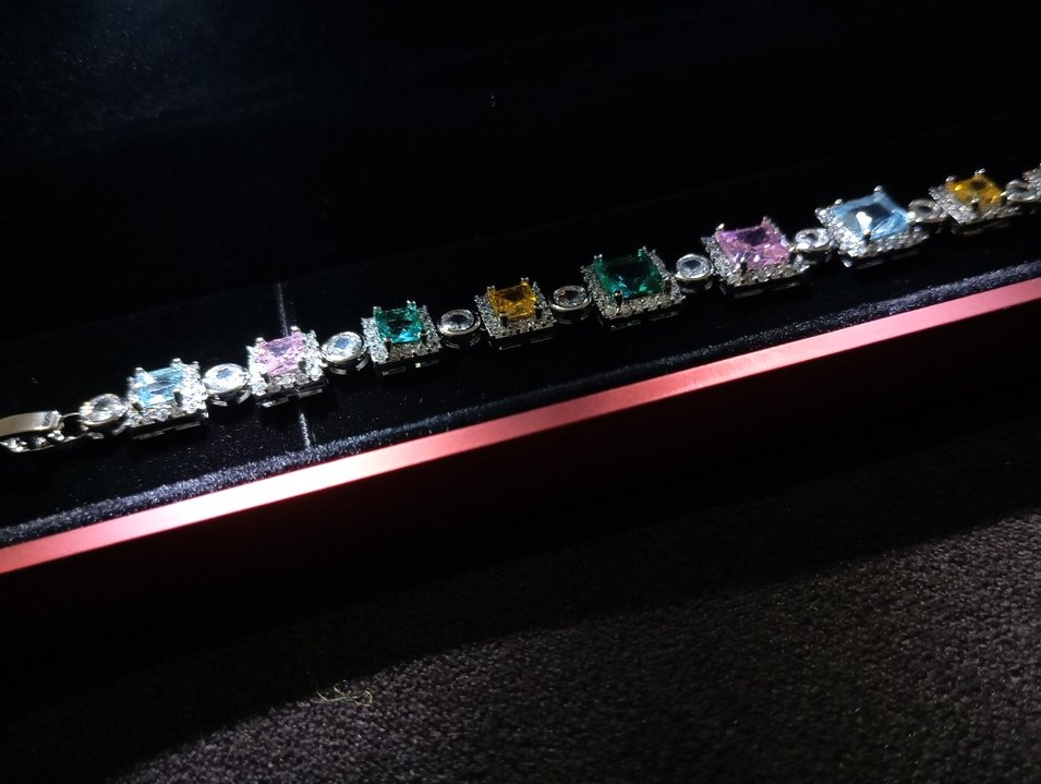 Renkli İşlemeli Payetli Kadın Bileklik - Görsel 3