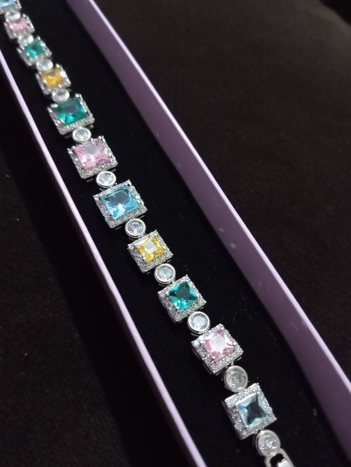 Renkli İşlemeli Payetli Kadın Bileklik - Görsel 5