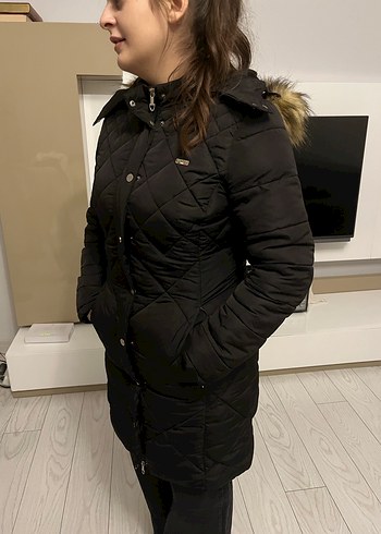 Kadın Siyah Uzun Kürklü Kış Montu - Görsel 6