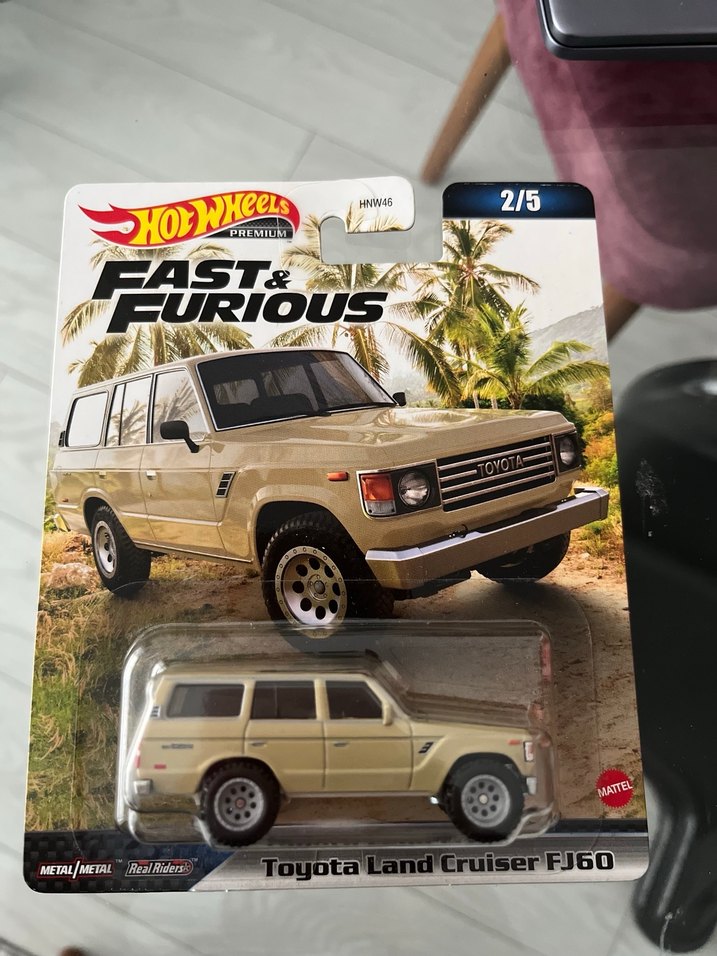 Hot Wheels Aston Martin DBS Oyuncak Araba - Görsel 2