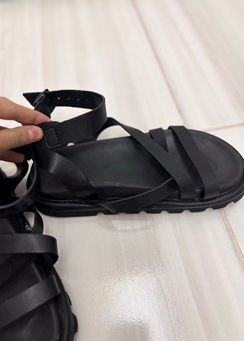 37 Beden siyah Renk Siyah Tokalı Kadın Sandalet