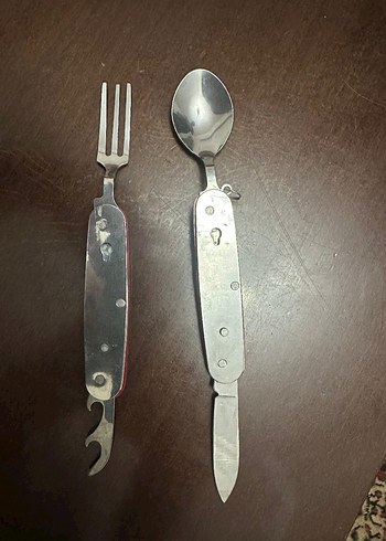 Kırmızı Çok Fonksiyonlu Katlanabilir Çakı - Görsel 2