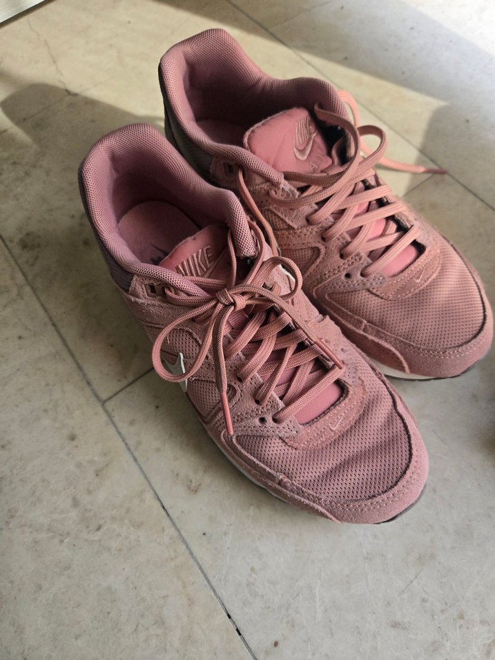 Nike Pembe Gri Bağcıklı Kadın Spor Ayakkabı - Görsel 3