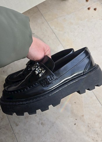 Zara Koz Çocuk Siyah Parlak Yılan Desenli Platform Loafer 34 - Görsel 4