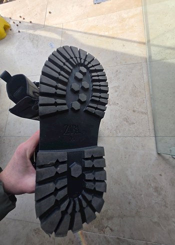 Zara Siyah Deri Tokalı Bot 35 - Görsel 4