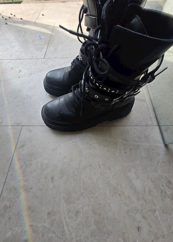 Zara Siyah Deri Tokalı Bot 35 - Görsel 2