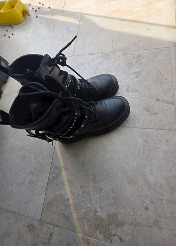 Zara Siyah Deri Tokalı Bot 35 - Görsel 3