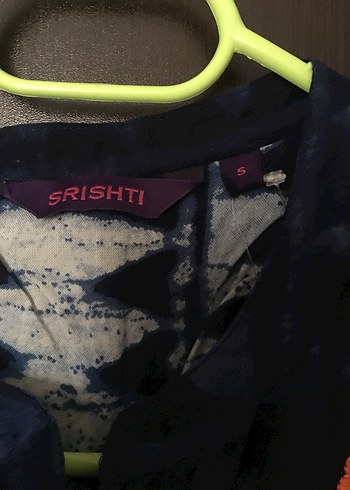 Kolsuz V Yaka Lacivert Desenli Elbise - Görsel 3