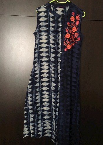 Kolsuz V Yaka Lacivert Desenli Elbise - Görsel 2