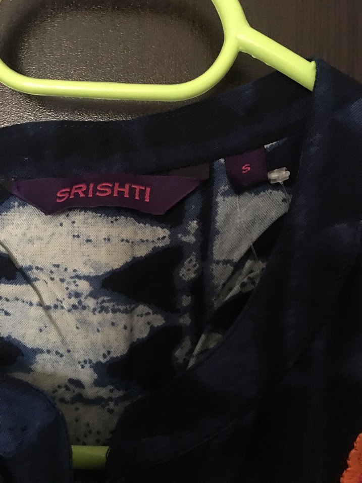 Kolsuz V Yaka Lacivert Desenli Elbise - Görsel 3