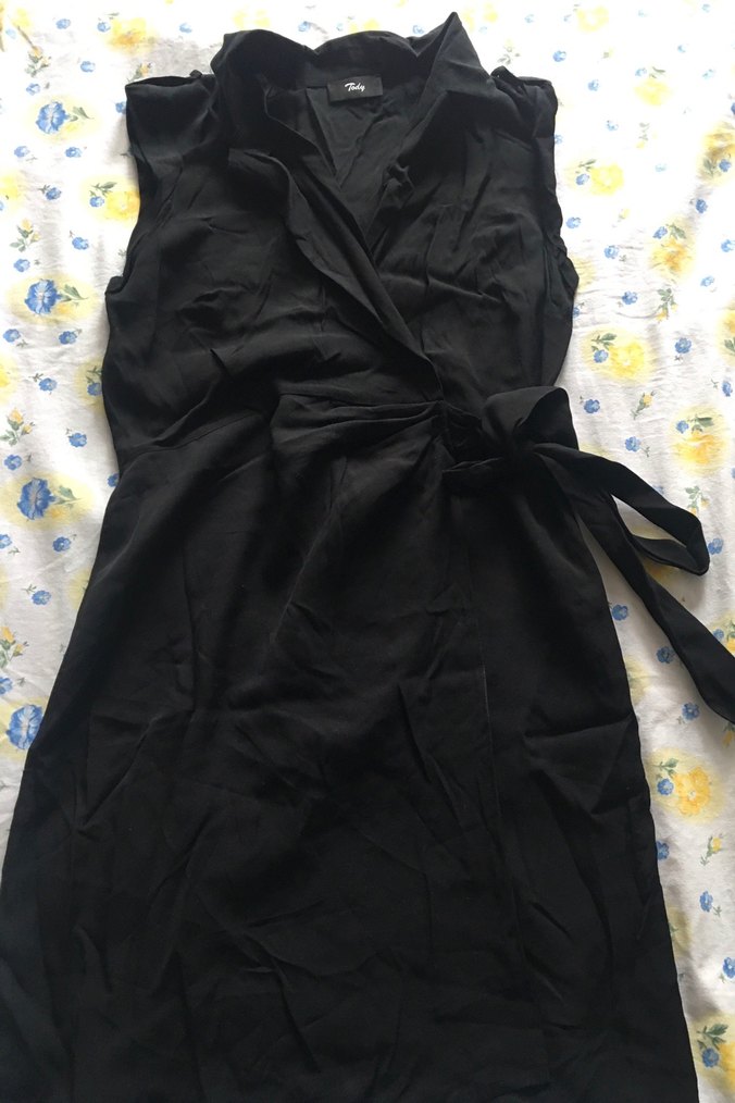 Siyah V Yaka Kolsuz Elbisesi - Görsel 2