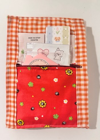 Kırmızı Çiçek Desenli Pastel Kitap Kılıfı - Görsel 2