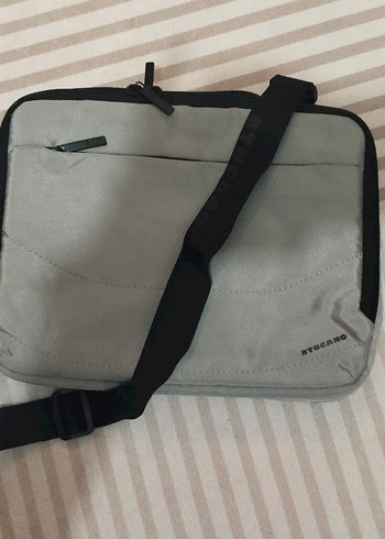 Tucano Markasik Ve Pratik Gri Laptop Cantasi