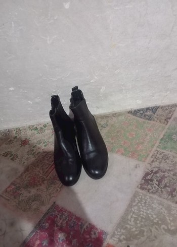 Kadın Siyah Lastik Topuklu bot - Görsel 2