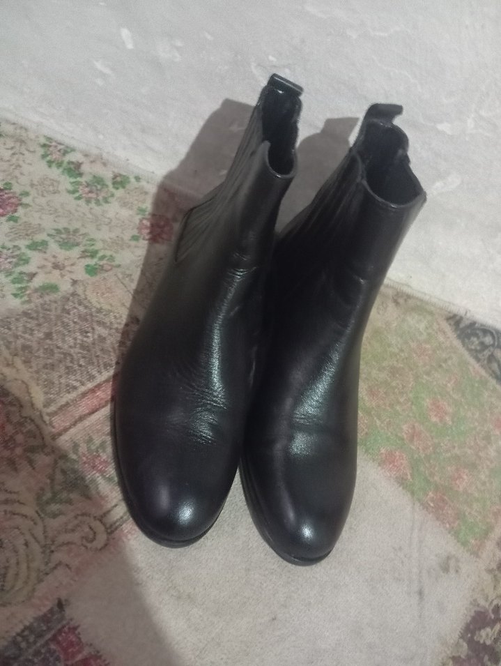 Kadın Siyah Lastik Topuklu bot - Görsel 3