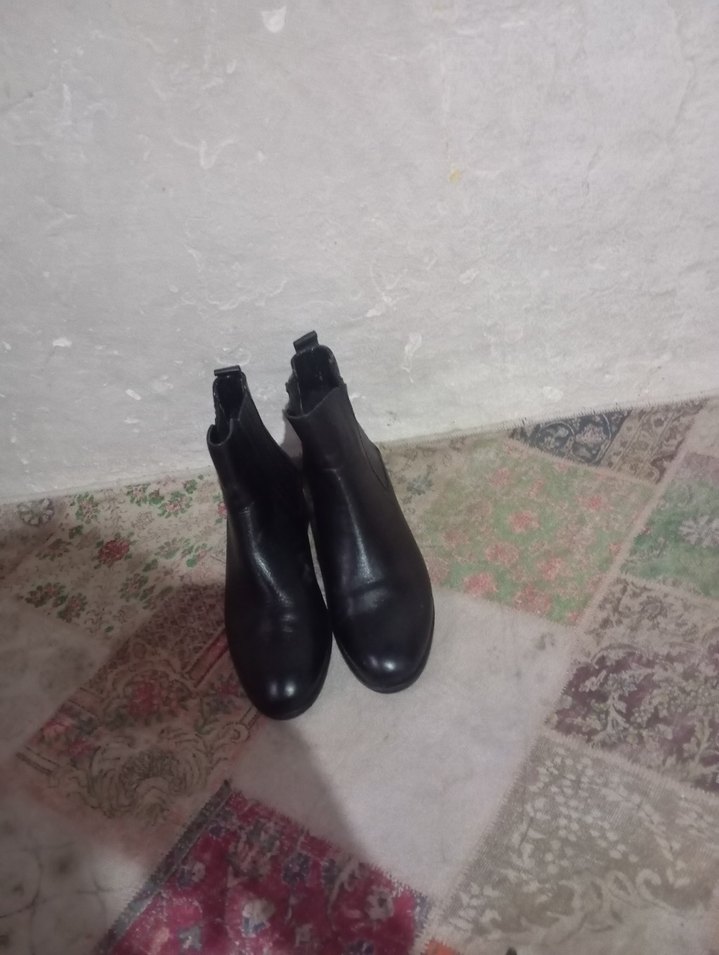 Kadın Siyah Lastik Topuklu bot - Görsel 2