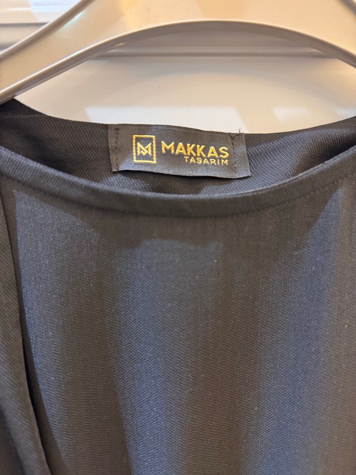 Az kullanılmış Siyah Uzun Kollu Rahat Kesim Kadın tulum elbise - Görsel 2