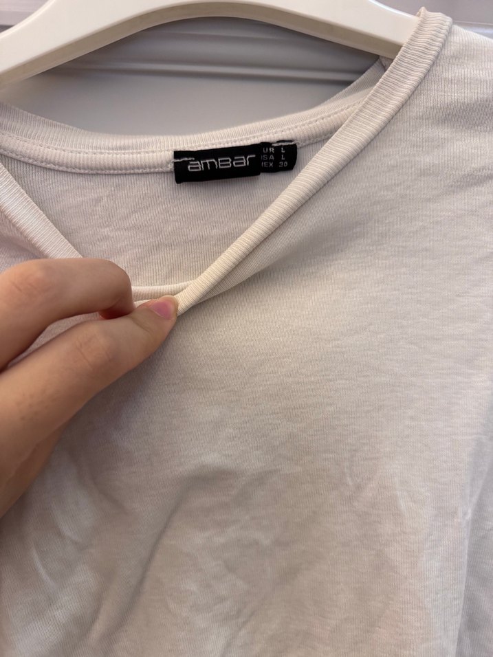 Çok az kullanılmış Beyaz Keten Kısa Kollu Kadın Tişört - Görsel 2