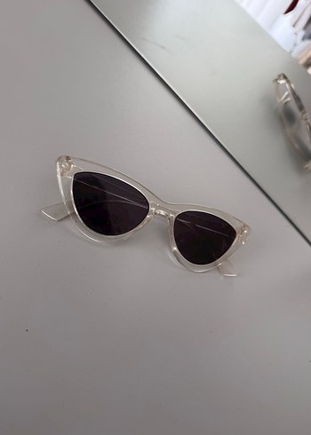 Şeffaf Çerçeveli Gri Lensli Kadın Güneş Gözlüğü - Görsel 2