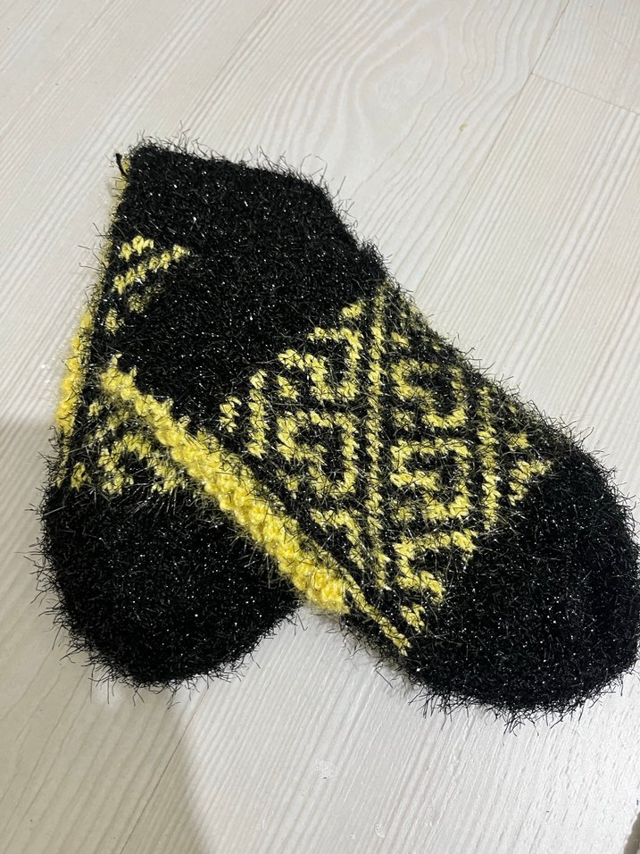 Siyah Ve Sarı Desenli Simli Patik - Görsel 3