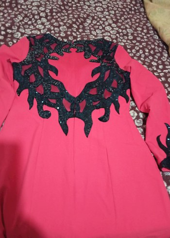 Uzun Kırmızı Gotik İşlemeli Elbise - Görsel 2