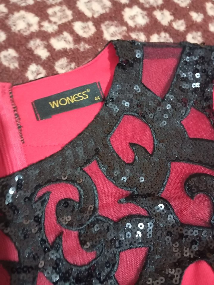 Uzun Kırmızı Gotik İşlemeli Elbise - Görsel 5