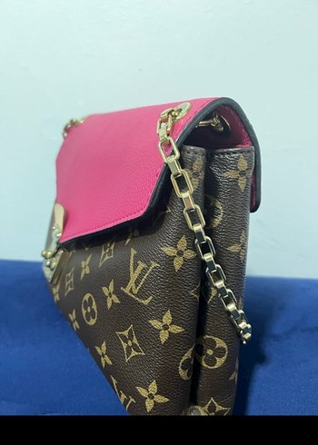 Zincir Detaylı Pembe Deri Kadın Çapraz Çanta - Görsel 2