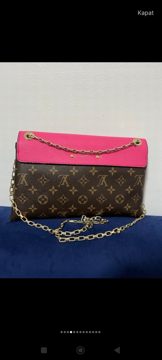 Zincir Detaylı Pembe Deri Kadın Çapraz Çanta - Görsel 4