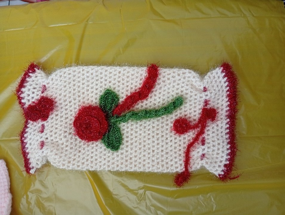 Nakışlı Beyaz Renkli gül detaylı poşetlik - Görsel 2