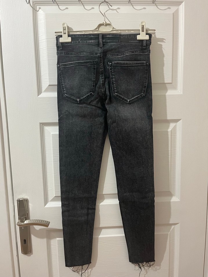 Gri Kadın Dar Kesim Midi Kot Pantolon - Görsel 2