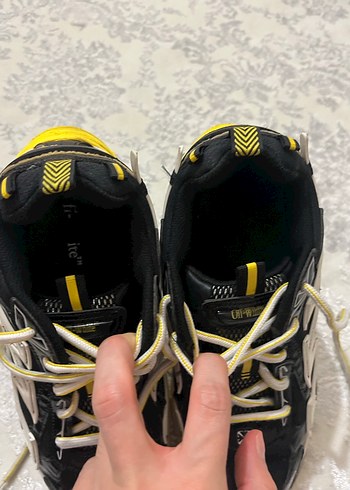 Sarı Detaylı Siyah Bağcıklı Spor Ayakkabı unisex - Görsel 2