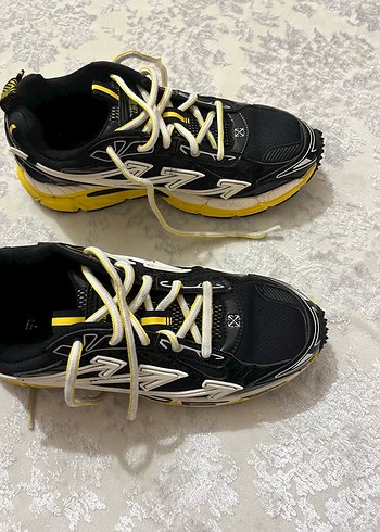 Sarı Detaylı Siyah Bağcıklı Spor Ayakkabı unisex - Görsel 3