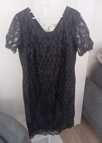 42 Beden Siyah Dantel V Yaka Midi Elbise