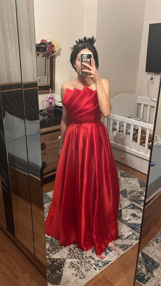 Kırmızı Drapeli Straplez Midi Abiye Elbise - Görsel 2