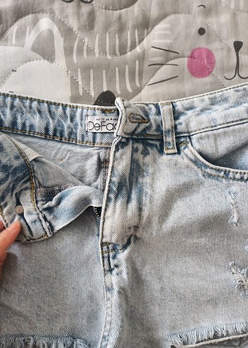 Gri Mini Düğmeli Kadın Kot Şort - Görsel 2