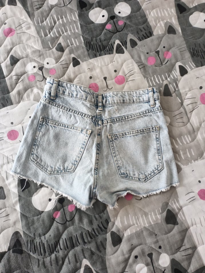 Gri Mini Düğmeli Kadın Kot Şort - Görsel 4