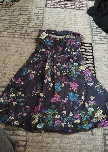 Gösterişli Çiçek Desenli kısa Straplez Elbise - Görsel 3