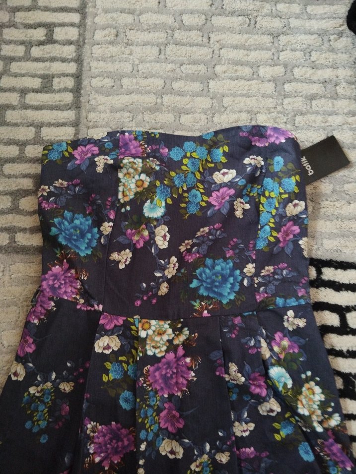 Gösterişli Çiçek Desenli kısa Straplez Elbise - Görsel 2