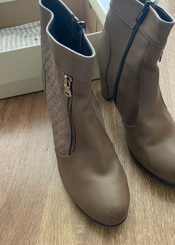Bej Deri Kadın Botlar, Blok Topuklu, Fermuarlı
