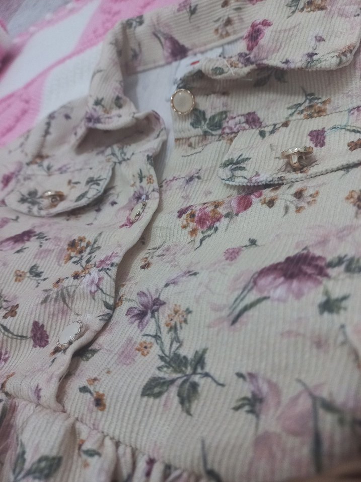 Çiçek Desenli Bej Kız Elbisesi - Görsel 3