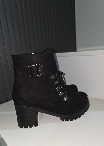 Siyah Süet Blok Topuklu Gotik Bot - Görsel 3