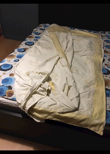 Beyaz, parlak, sade yatak örtüsü - Görsel 7